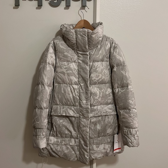 Lululemon Down Jacket in Maple Metamorphosis Light Natural Multi Size 8 - Picture 11 of 14